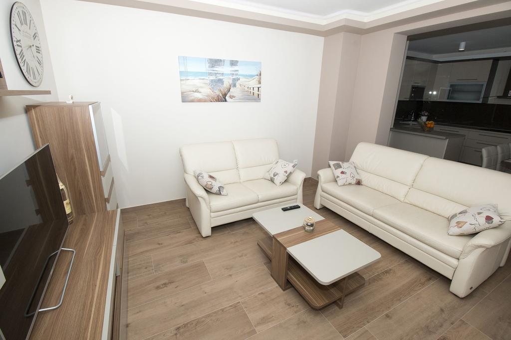 Lct Apartment Laura Omiš Exteriér fotografie